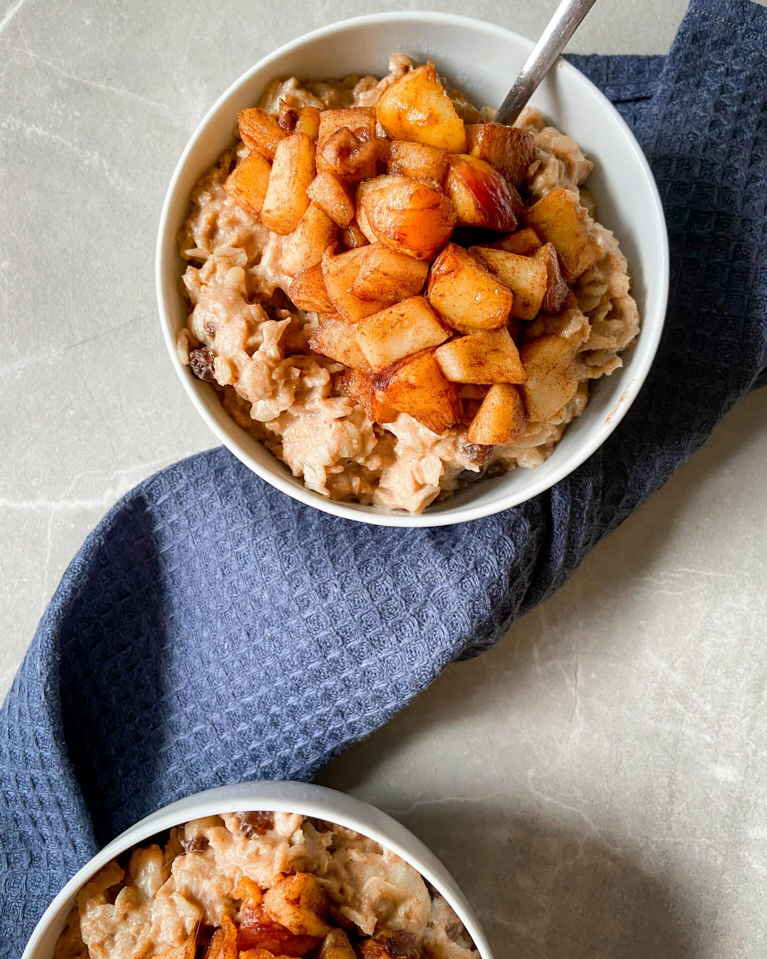 Apple Cinnamon Oatmeal Recipe: The Perfect Fall Breakfast